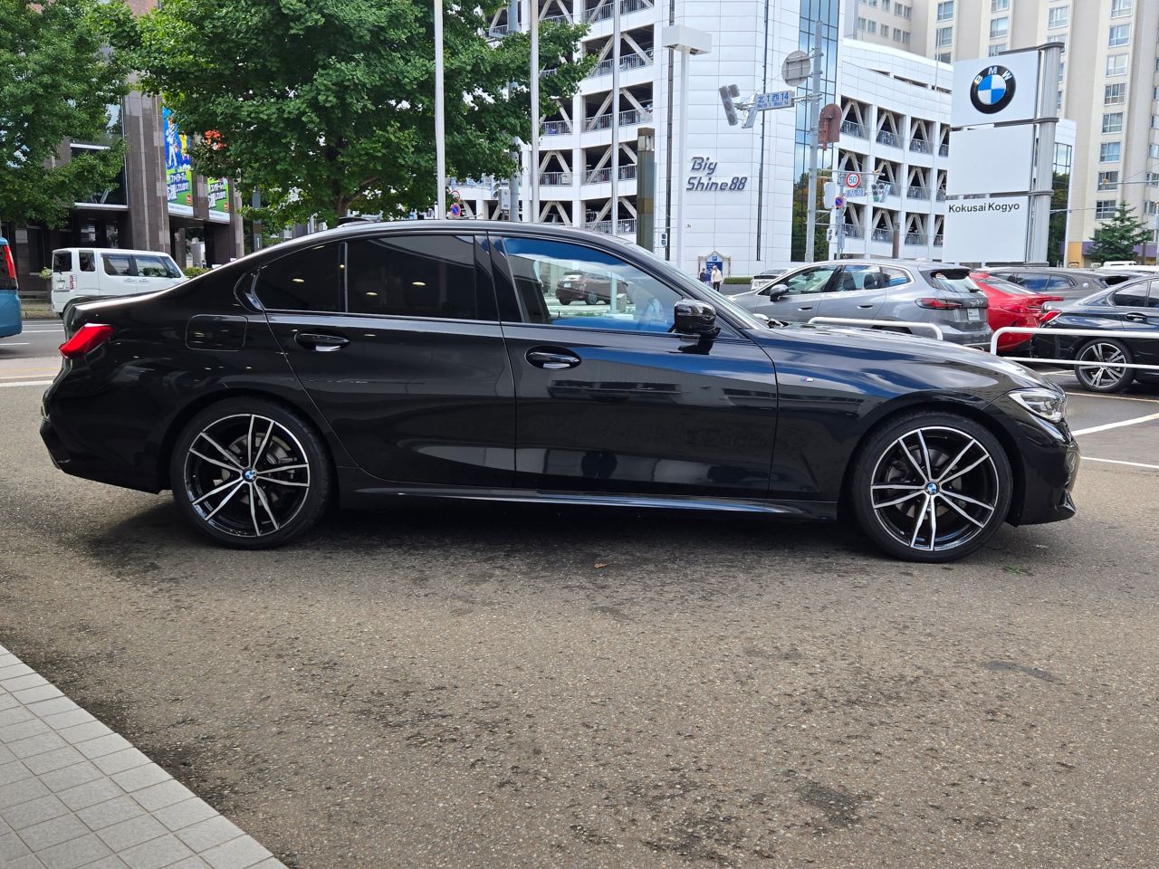 G20 320d xDrive RHD Saloon
