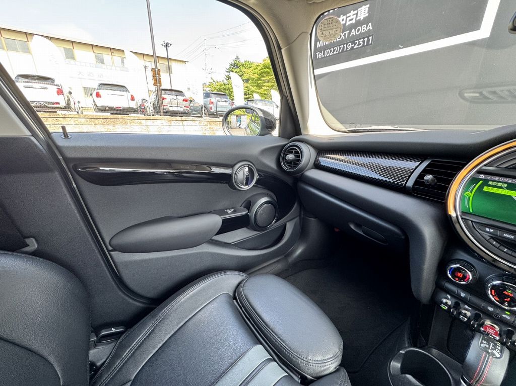 F55 COOPER S D(AT)