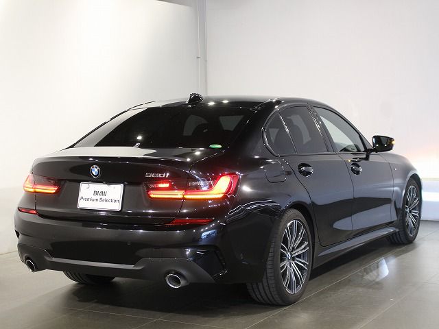 320i Sedan RHD