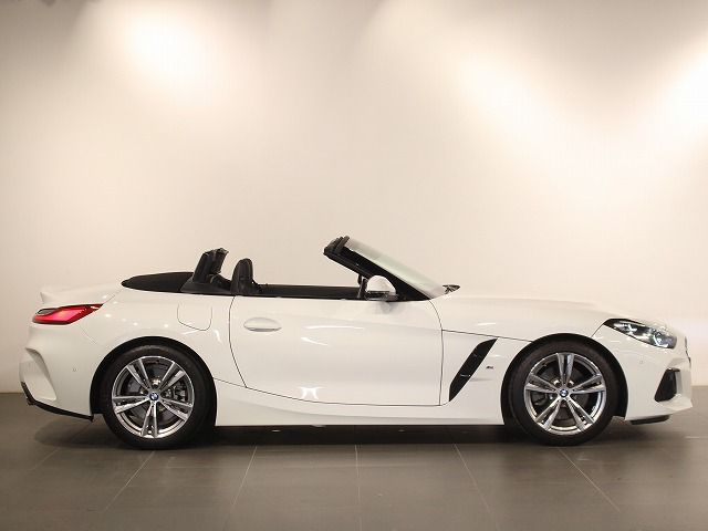 G29 z4 sDrive20i RHD