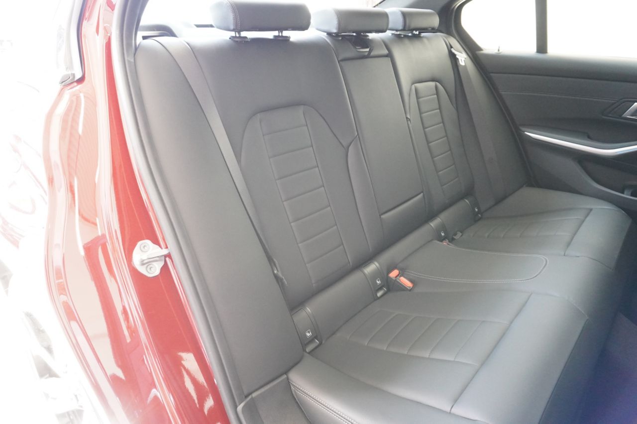 320d xDrive Berline RHD