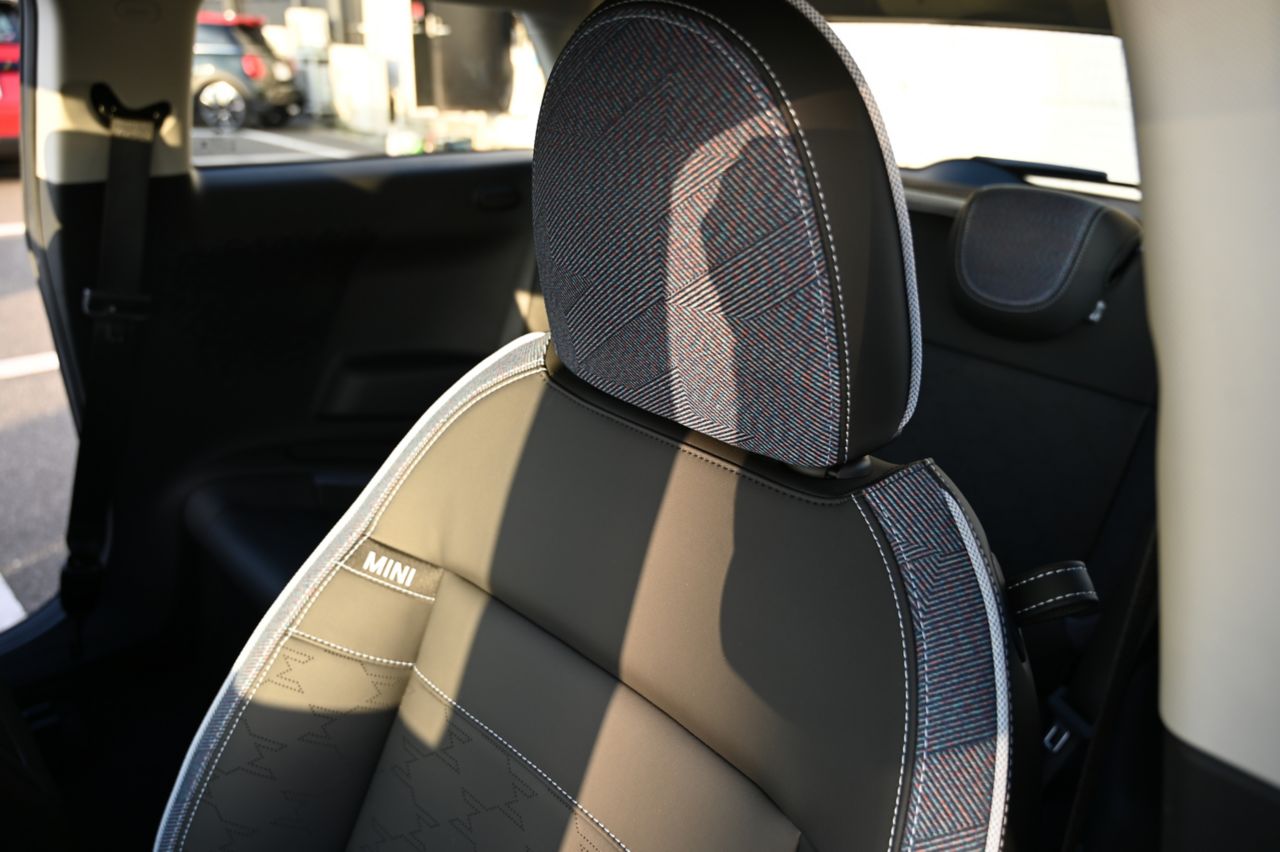J01 MINI Cooper E