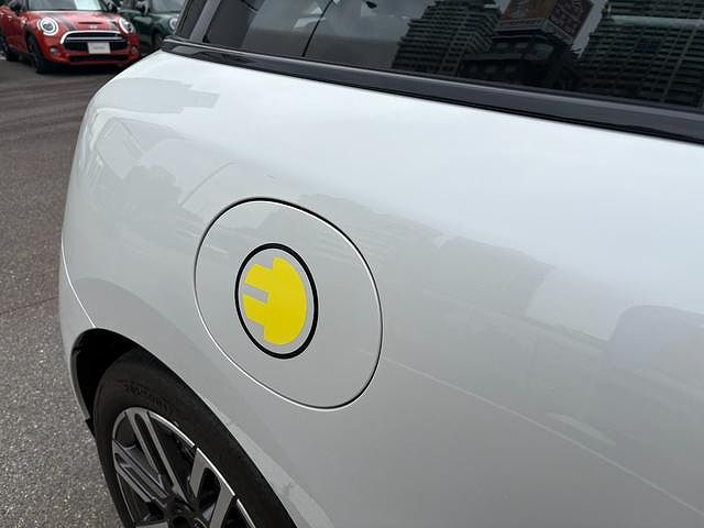 J01 MINI Cooper E
