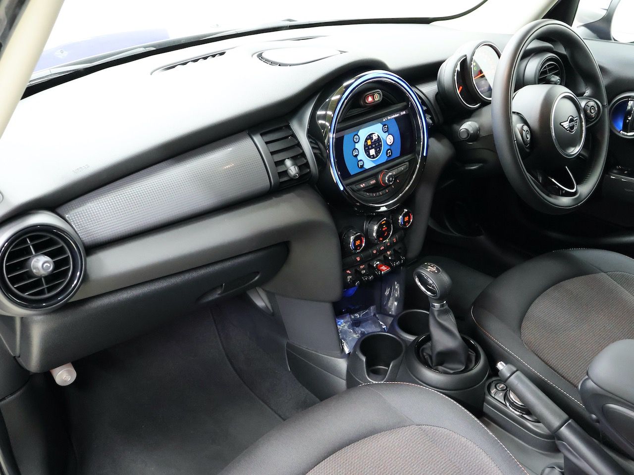 F55 COOPER D (AT)