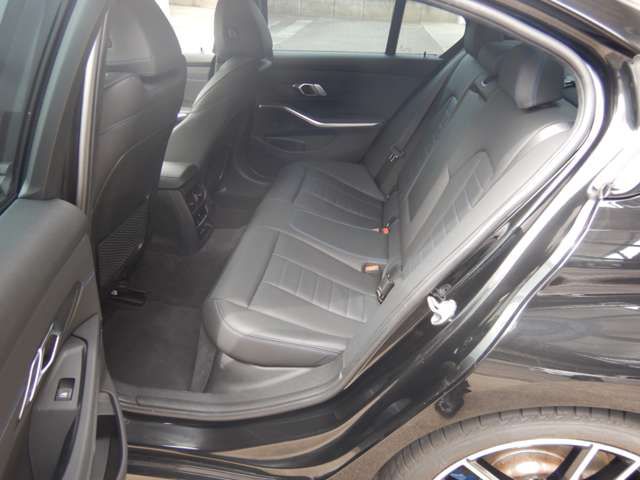 330i Berline RHD