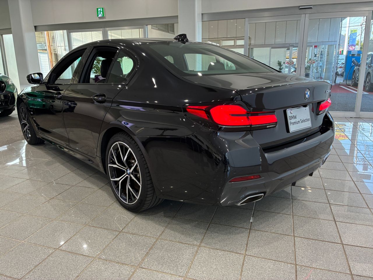 530e Sedan RHD