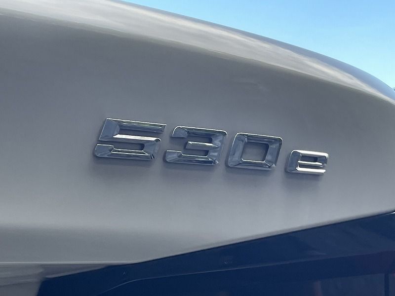 530e Sedan RHD