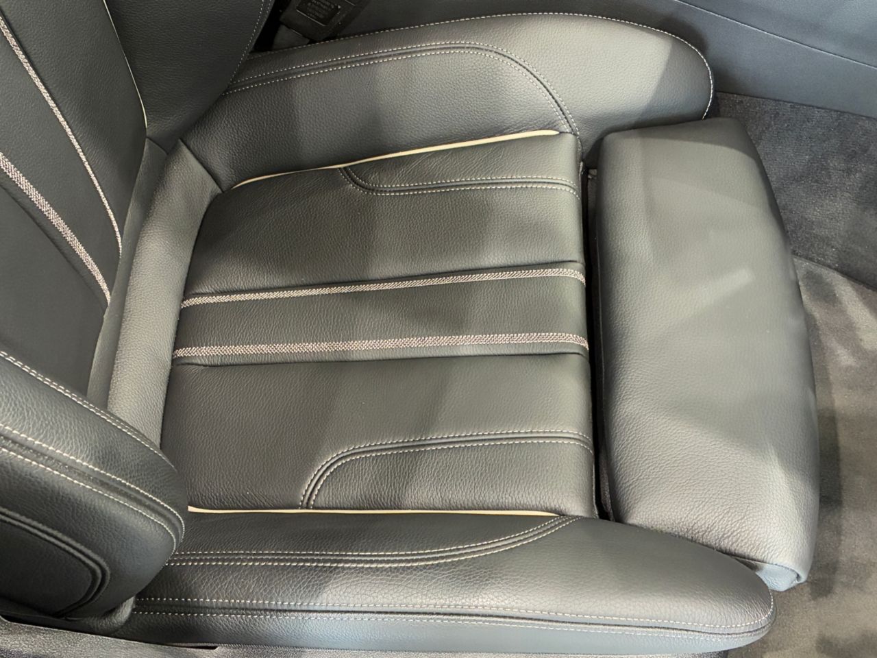 530e Sedan RHD