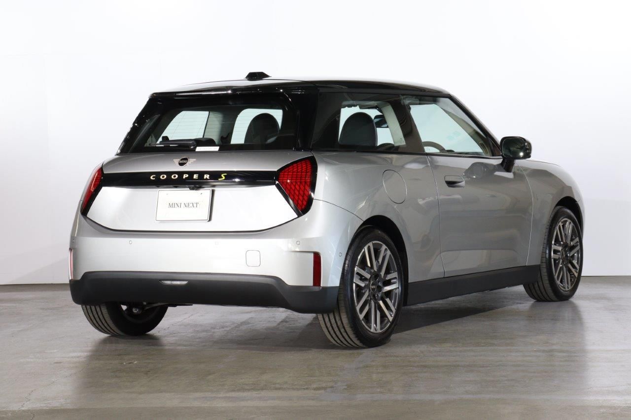 J01 MINI Cooper SE