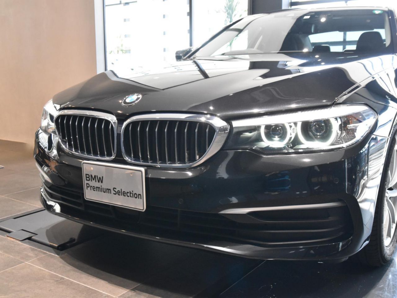 523I