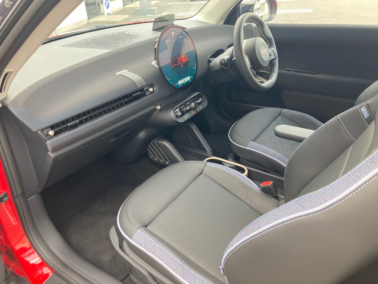 J01 MINI Cooper E