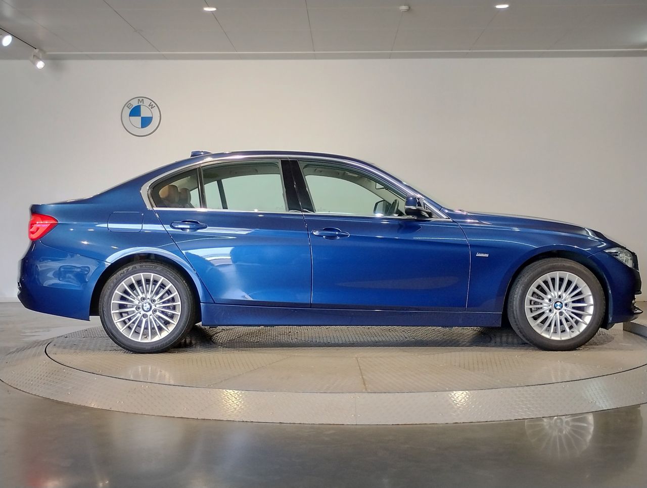 320D SEDAN RHD