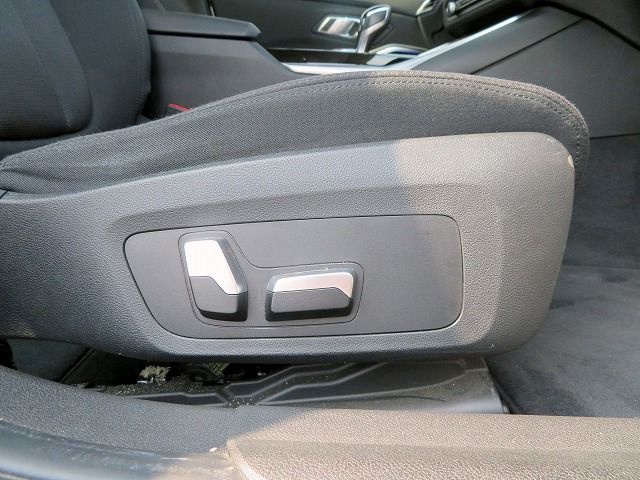 G20 320d xDrive RHD Saloon