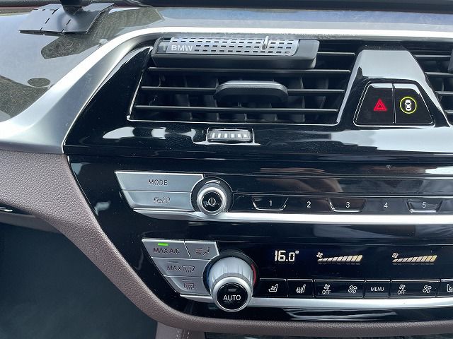530e Sedan RHD
