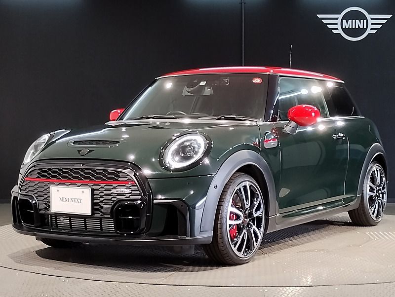 THE NEW MINI JOHN COOPER WORKS.