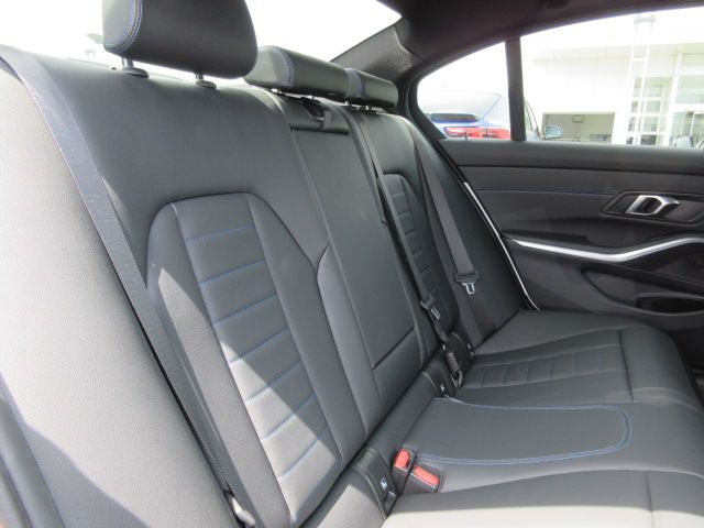 320d xDrive Berline RHD