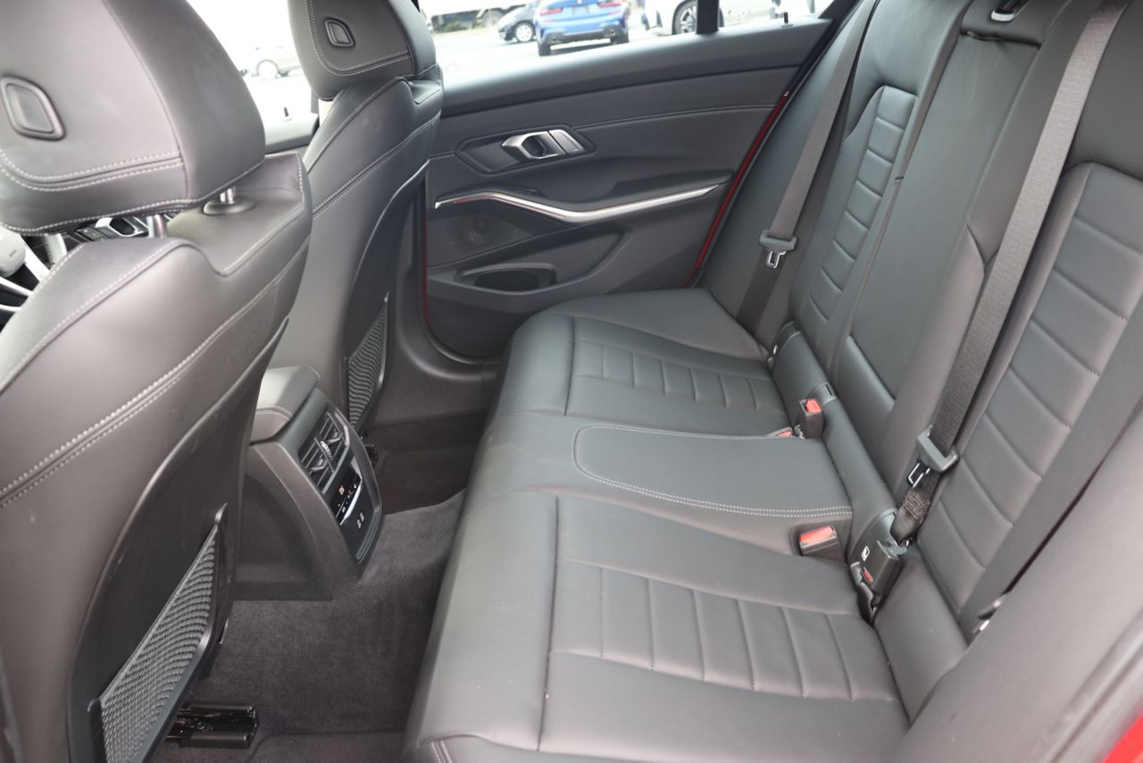 G20 320d xDrive RHD Saloon