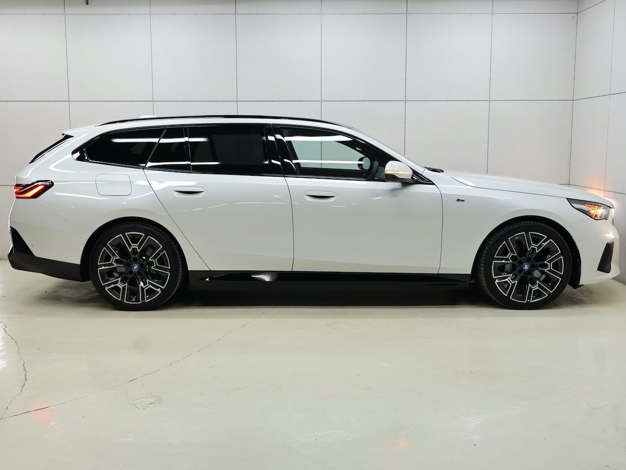 BMW i5 eDrive40 M Sport RHD