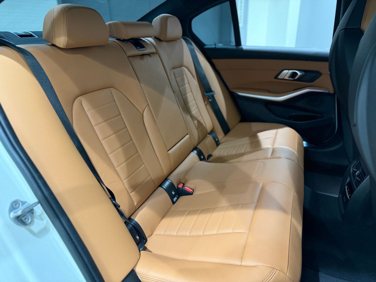 G20 330e Saloon RHD MX