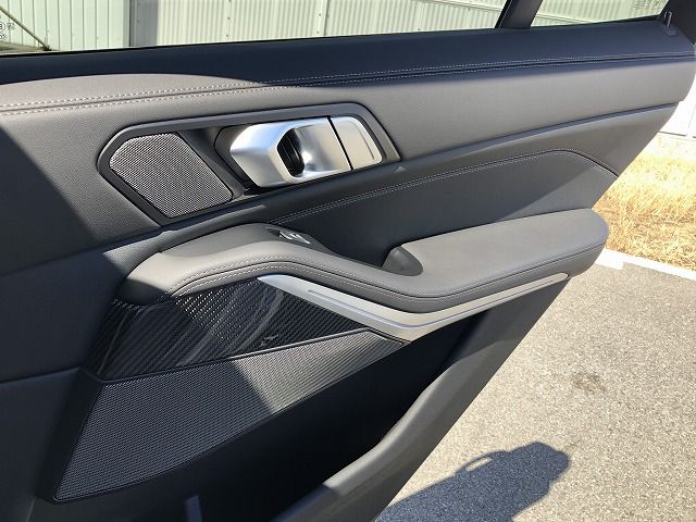 X5 M60i xDrive RHD