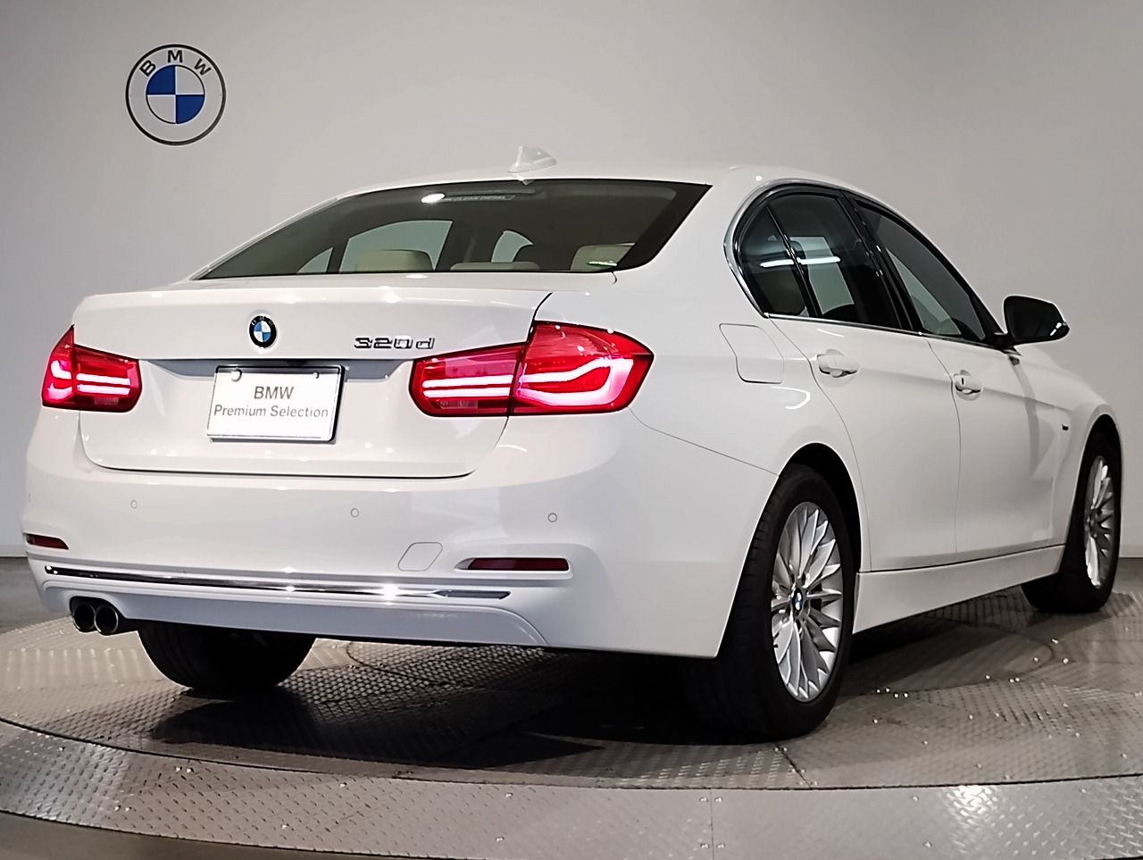 320D SEDAN RHD
