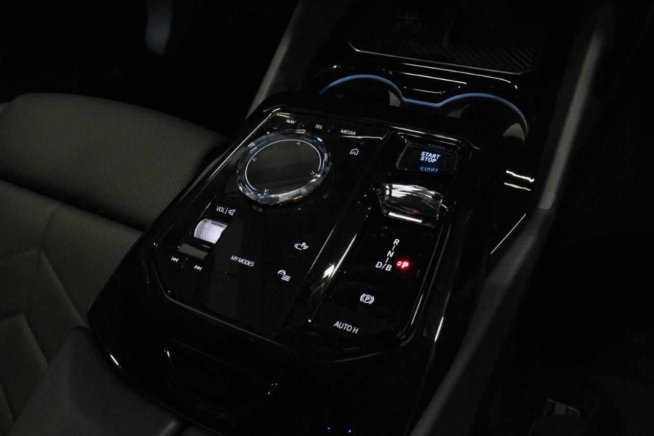 BMW i5 M60 xDrive Sedan RHD