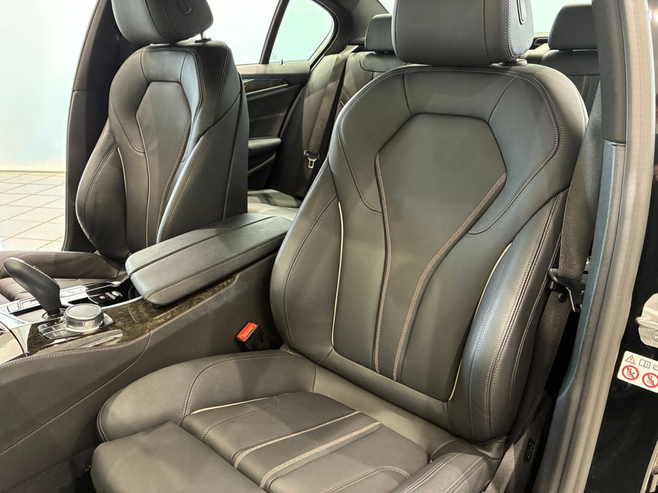 530e Sedan RHD