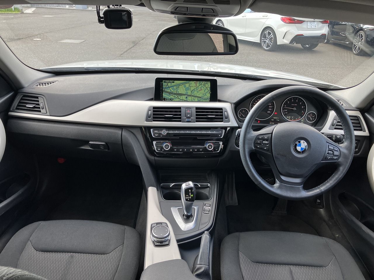320I SEDAN RHD