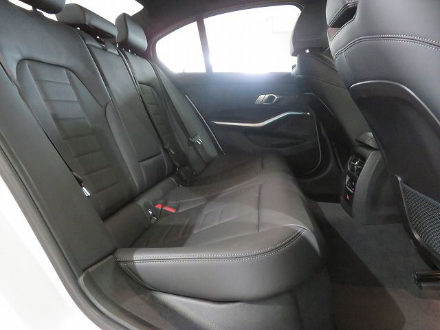 320d xDrive Berline RHD
