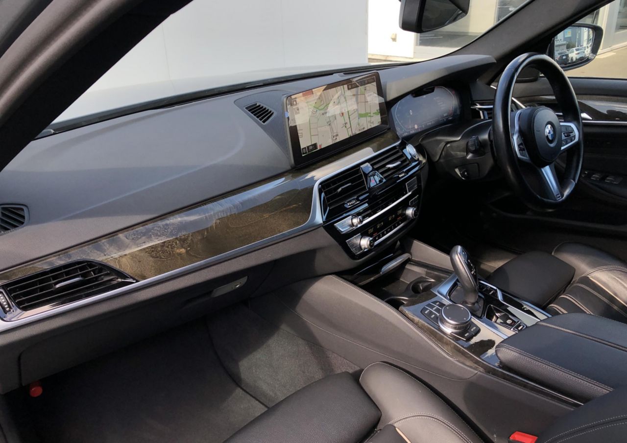 520d xDrive Sedan RHD