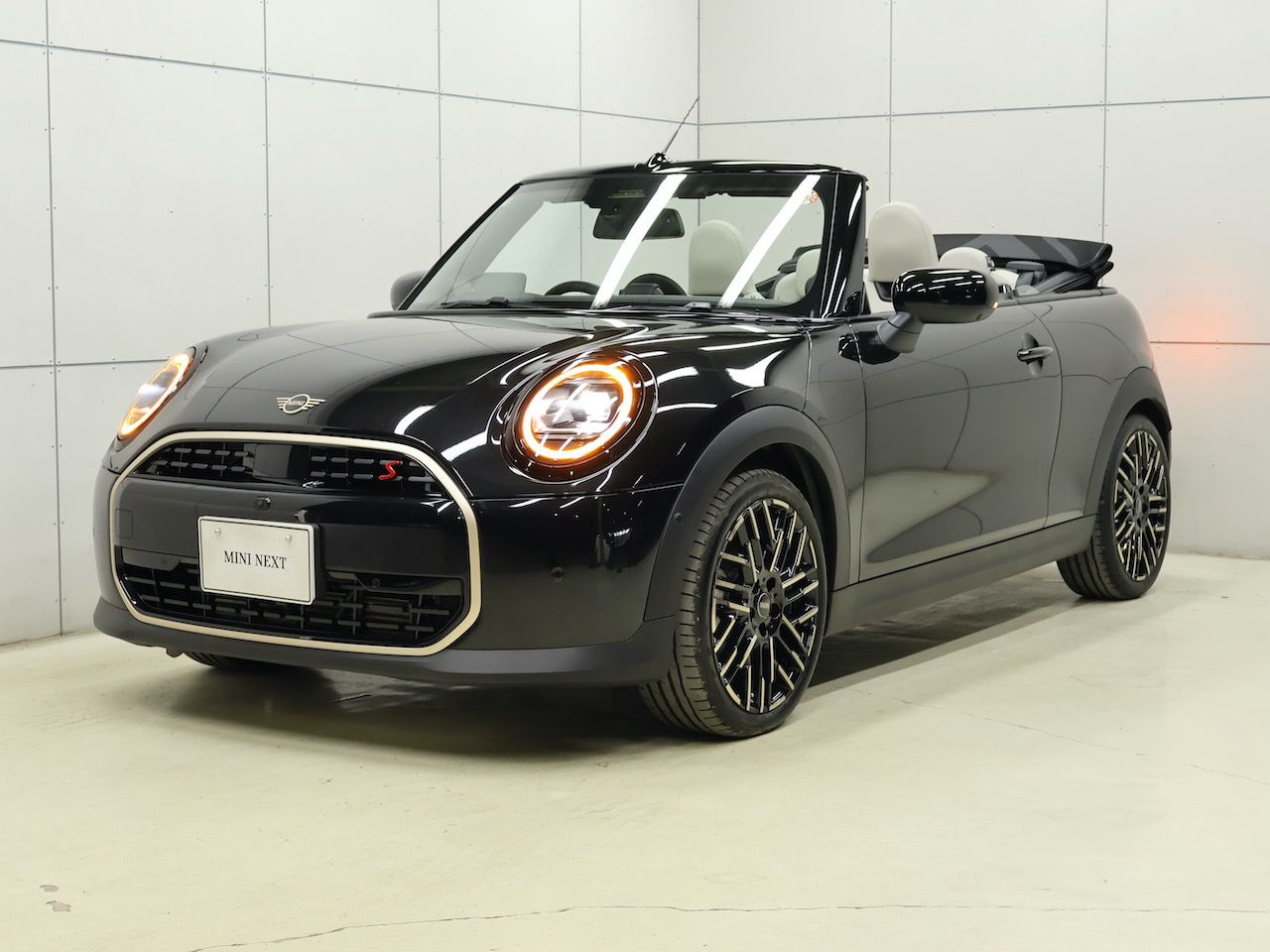 THE NEW MINI CONVERTIBLE S