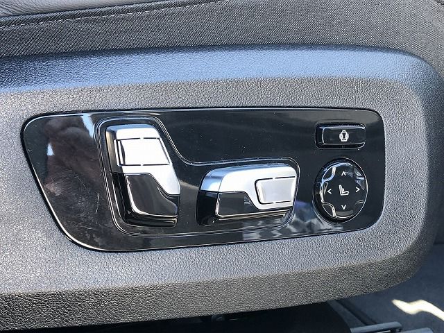 X5 M60i xDrive RHD