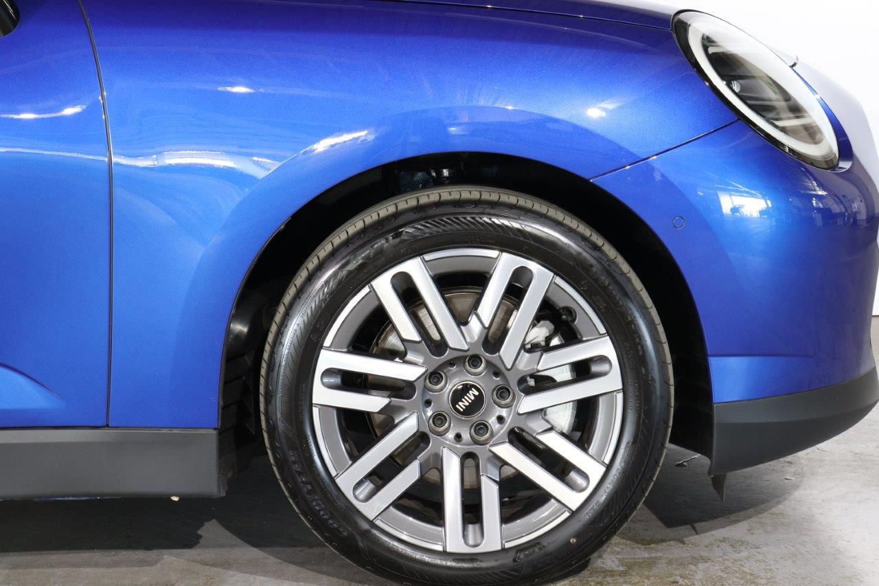 J01 MINI Cooper E