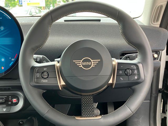 J01 MINI Cooper E