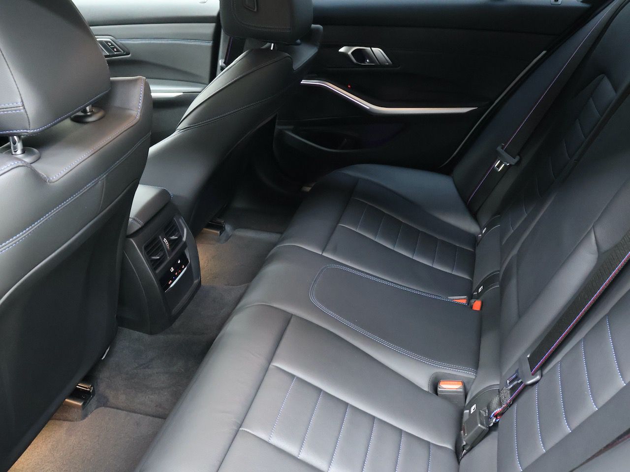 G20 320d xDrive RHD Saloon