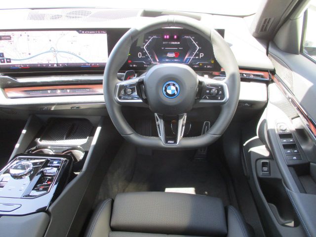 BMW i5 eDrive40 Sedan RHD