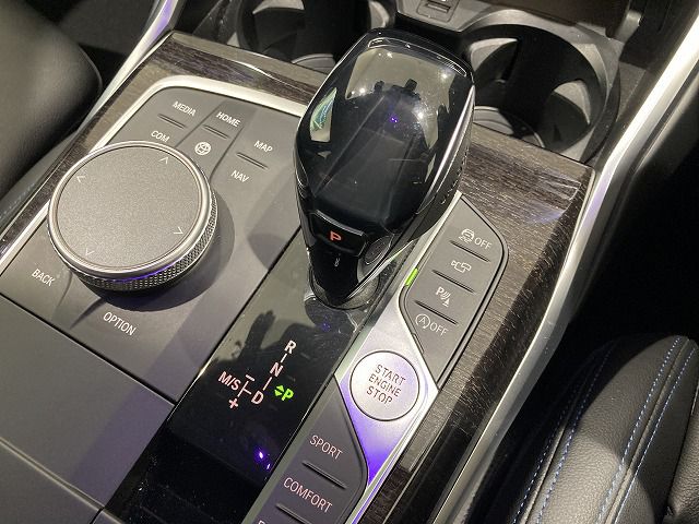 G20 320d xDrive RHD Saloon