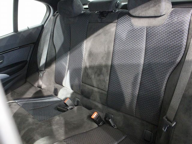 318I SEDAN RHD