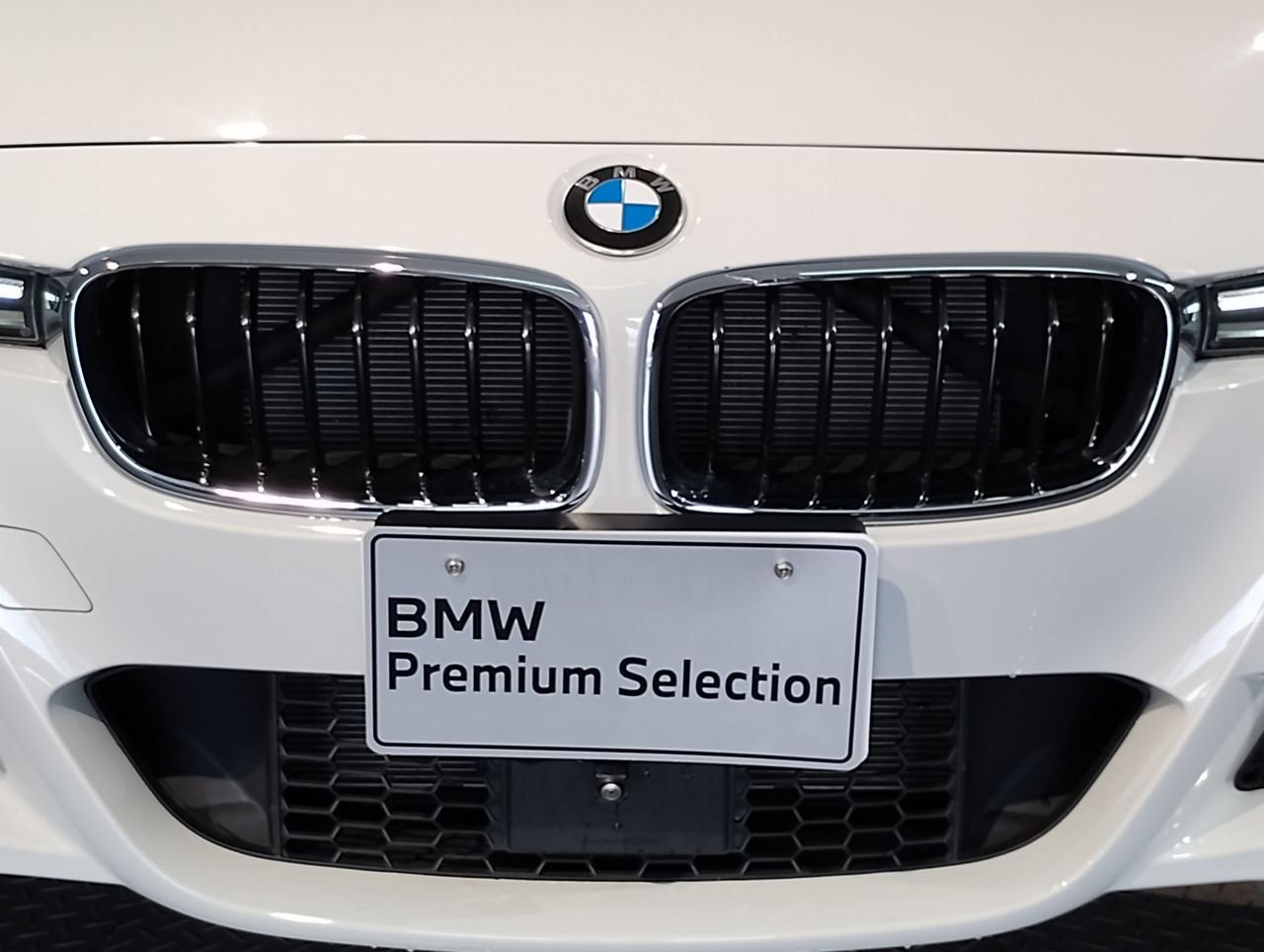 320I SEDAN RHD