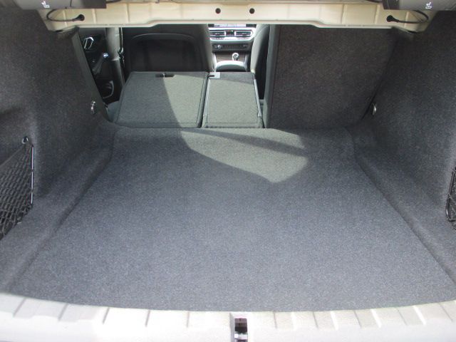 320i Sedan RHD