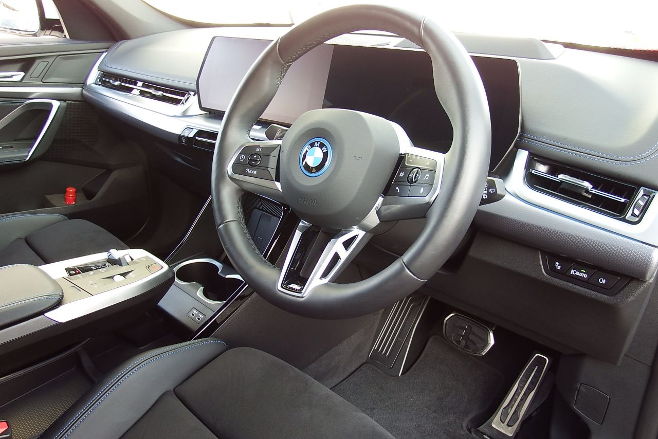 U11 iX1 xDrive30