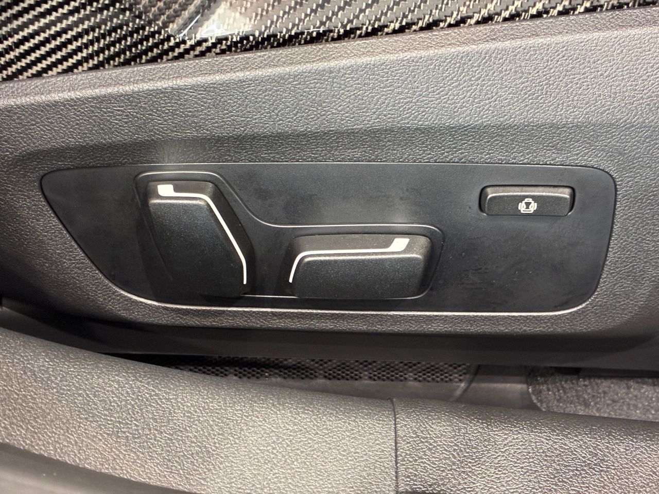 G** M* C********** * x***** T******