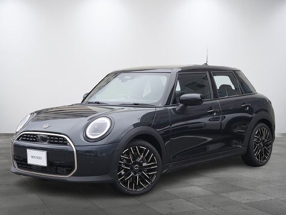 THE NEW MINI COOPER (5 DOOR) C