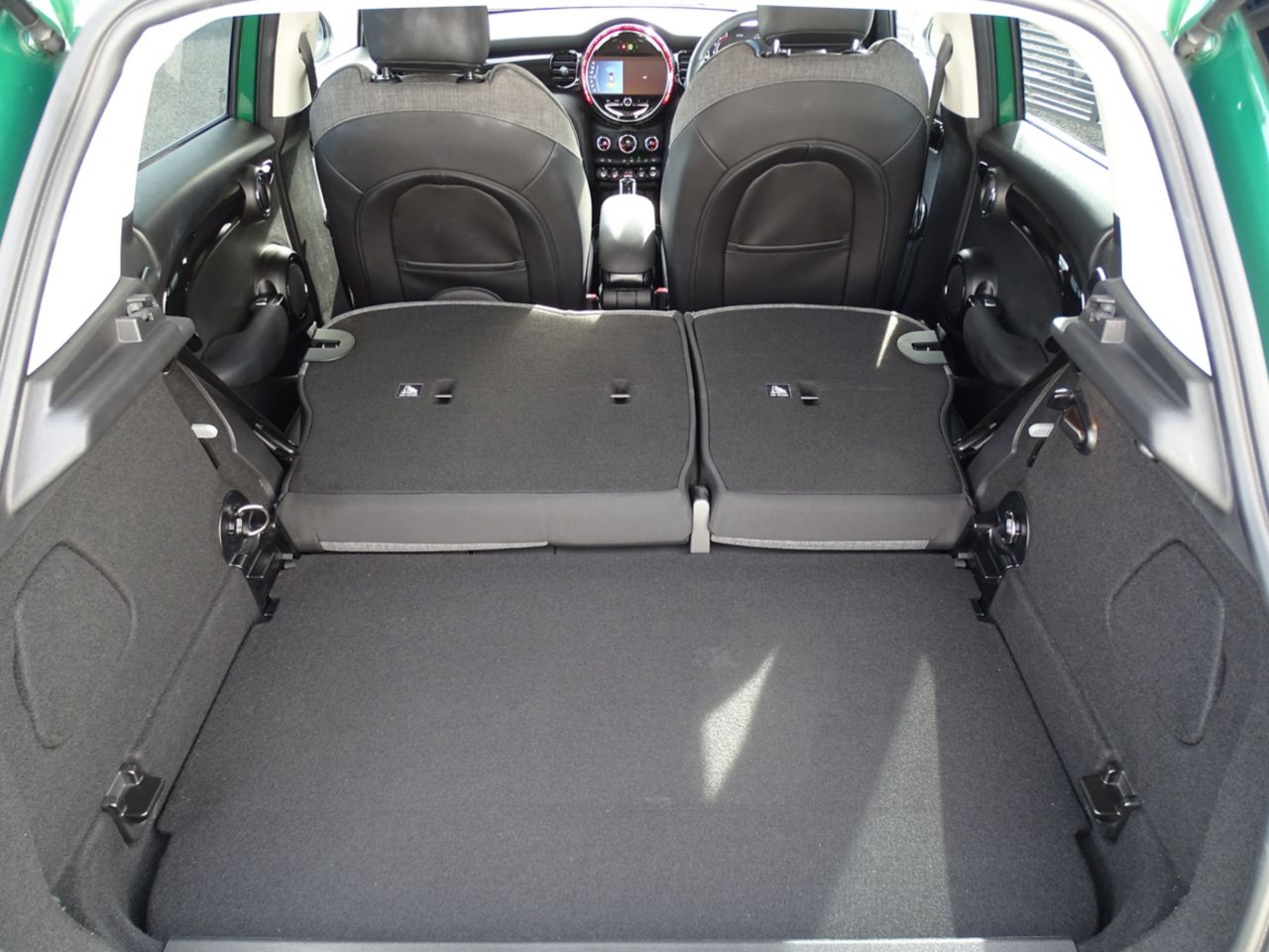 MINI COOPER D 5 DOOR.