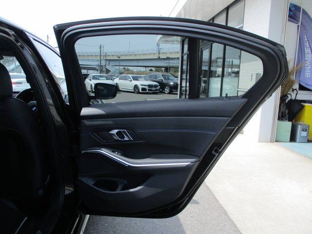 320d xDrive Berline RHD