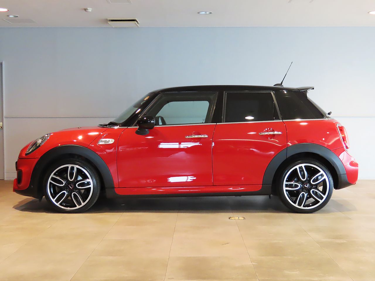 F55 COOPER S D(AT)