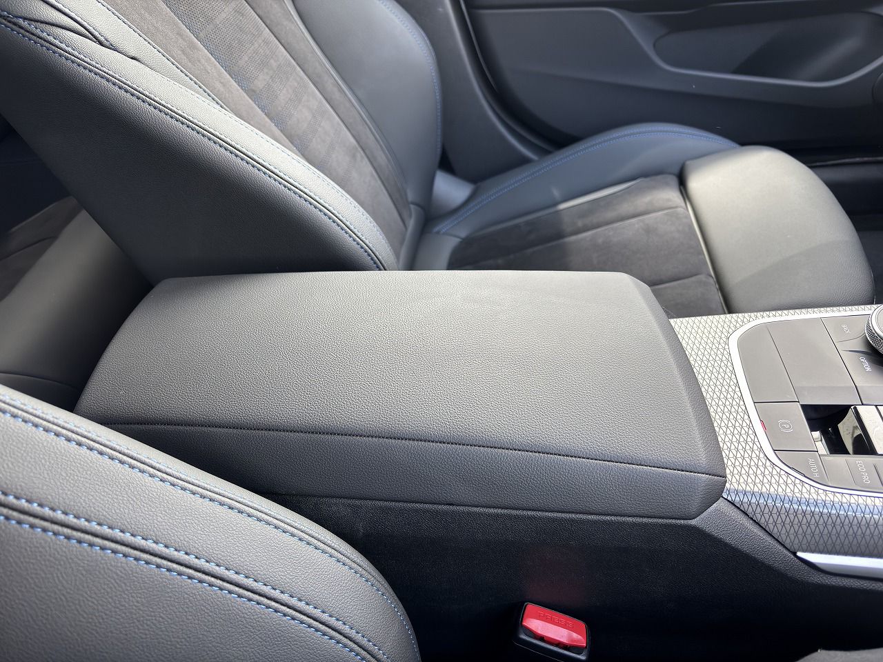 G26 i4 eDrive40 RHD