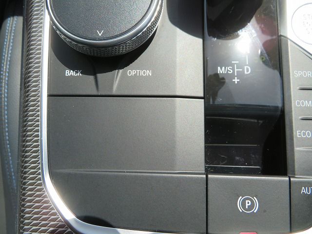 G20 320d xDrive RHD Saloon