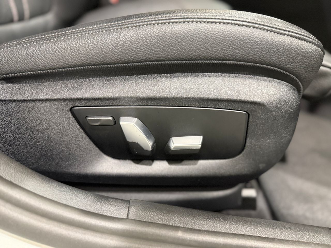 520d xDrive Sedan RHD