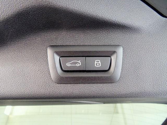 X7 xDrive40d RHD US